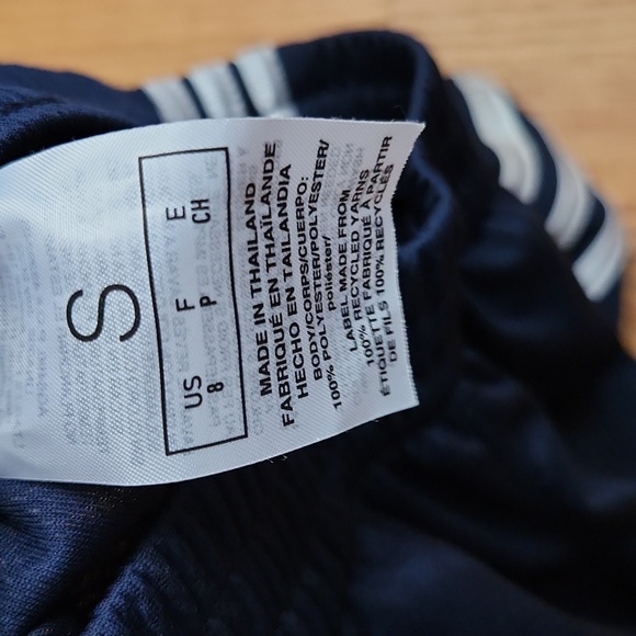Adidas regular fit coupe standard shorts, size small (8) - Picture 16 of 16